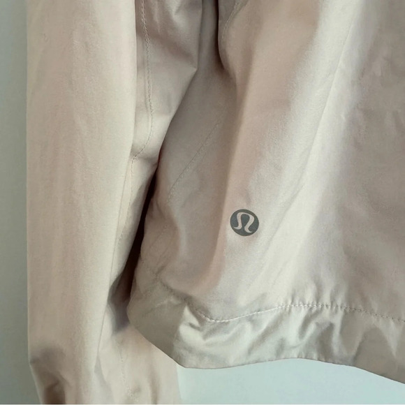 Lululemon Run: Rise And Shine Jacket Size: 8 - Picture 6 of 7